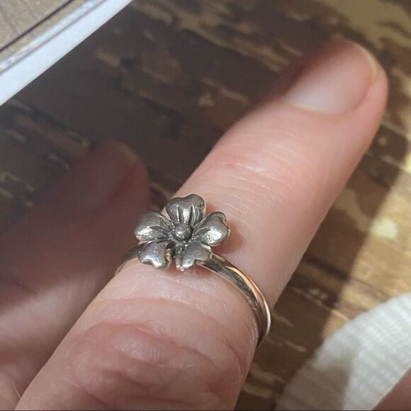 Sterling Silver Flower Toe Ring Oxidized - Picture 3 of 4